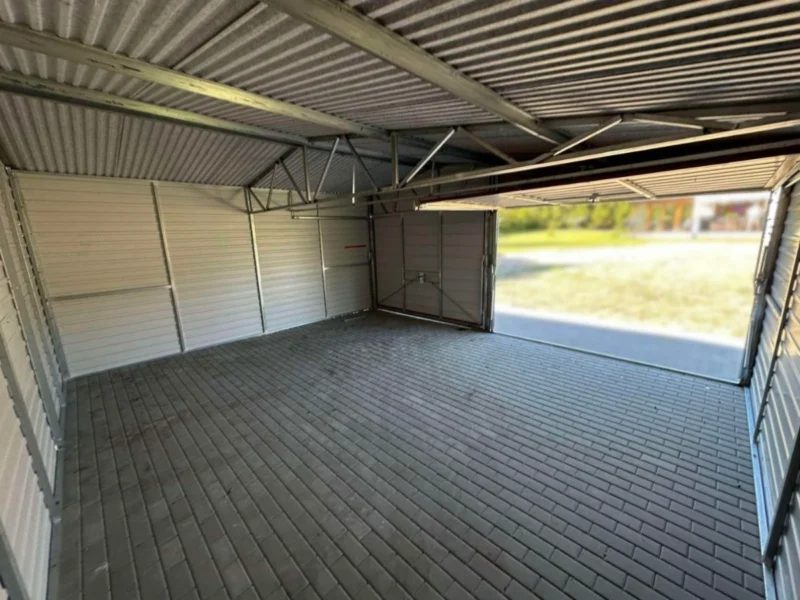Plechová dvojgaráž 8x6m Zlatý dub | Garáž 6m + Prístrešok 2m | Filc a Odkvapy | Zosilnená konštrukcia