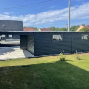 Plechová garáž s prístreškom 9,5x6m BTX 7016 Antracit Mat | Garáž 6,5m + Prístrešok 3m | 4x Výklopné okno | Zosilnená konštrukcia