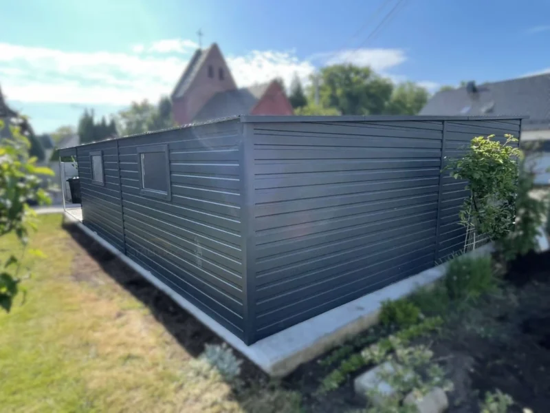 Plechová garáž s prístreškom 9,5x6m BTX 7016 Antracit Mat | Garáž 6,5m + Prístrešok 3m | 4x Výklopné okno | Zosilnená konštrukcia