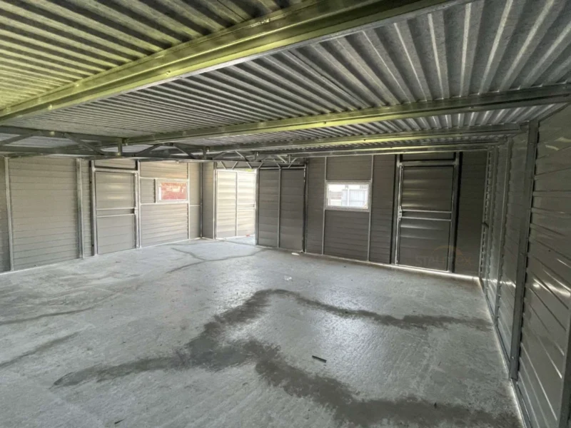 Plechová garáž s prístreškom 9,5x6m BTX 7016 Antracit Mat | Garáž 6,5m + Prístrešok 3m | 4x Výklopné okno | Zosilnená konštrukcia