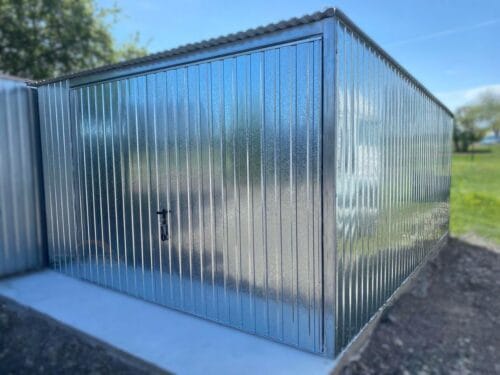Plechová garáž 3,5x5m Pozink | Klasický zvislý trapéz T7 | Výklopná brána