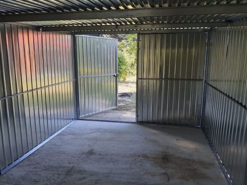 Plechová garáž 3x5m Pozink | Klasický zvislý trapéz T7