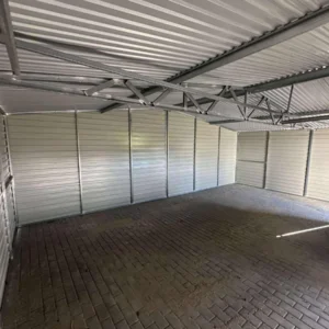 Plechová garáž s výklenkom 7x5m Orech / RAL 7016 Antracit | Dvere a Okno | Zosilnená konštrukcia