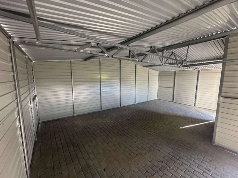 Plechová garáž s výklenkom 7x5m Orech / RAL 7016 Antracit | Dvere a Okno | Zosilnená konštrukcia
