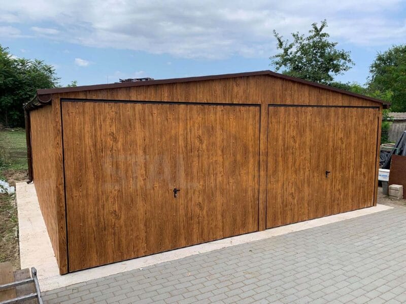 Plechová dvojgaráž 6×5 m Zlatý dub | Sedlová strecha | 2x Výklopná brána