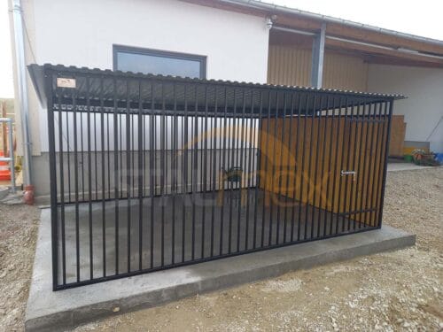 Koterec pre psa 4x3 m Čierny | Drevené obloženie | Zvislé profily