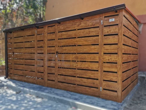 Prístrešok na popolnice 5,00x2,00 m Zlatý dub | 2x Dvere 1,60 m | Spád dopredu s okvapom | Vodorovné lamely | Zosilnená konštrukcia