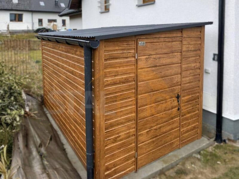 D219_2 Záhradný domček 2×4 m Zlatý dub | Úzke čelo 2m | Odkvapy | Zosilnená konštrukcia